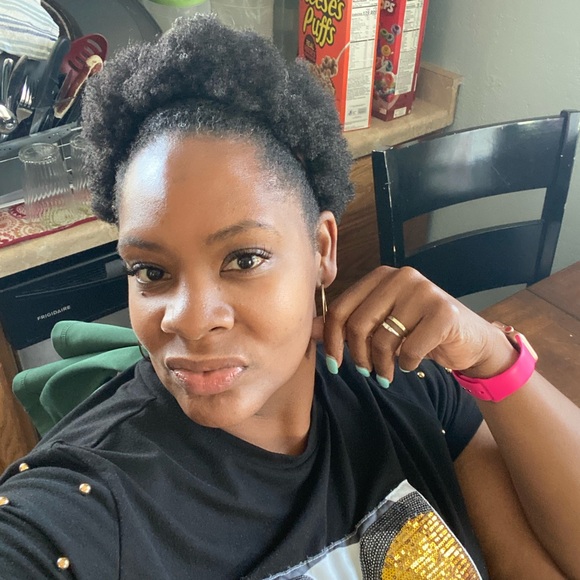 Meet your Posher, Christin - Picture 1 of 1